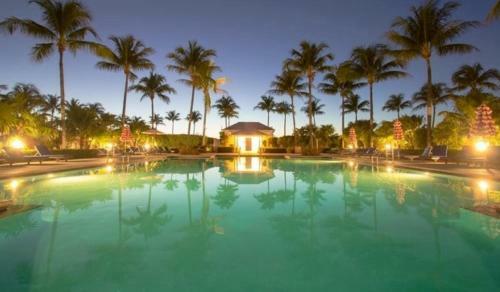 Waterfront Luxury Villa 29