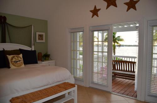 Waterfront Luxury Villa 60