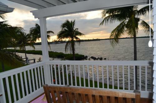 Waterfront Luxury Villa 60
