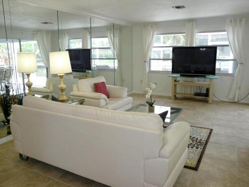 345 Rockhill Court