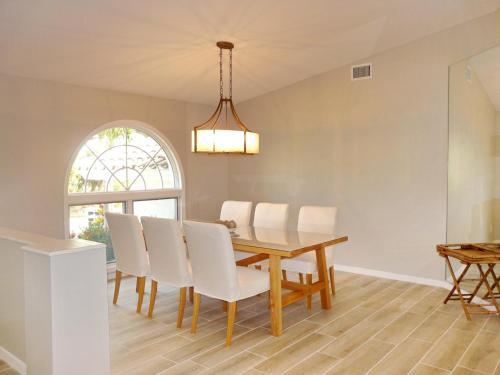 Villa 1161 Twin Oak Court