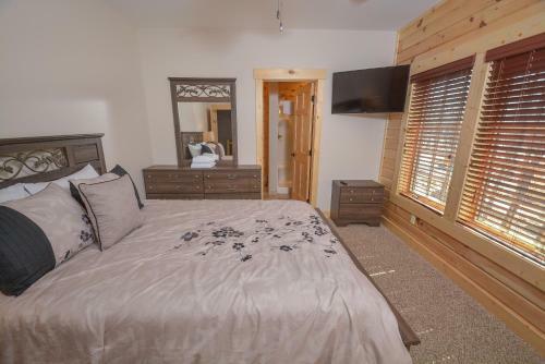 Rockledge Manor Four-bedroom Holiday Home