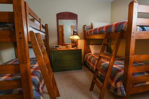 One Ski Hill Five-bedroom Holiday Home