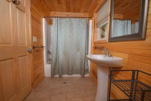 Hideout At Red Pines Three-bedroom Holiday Home