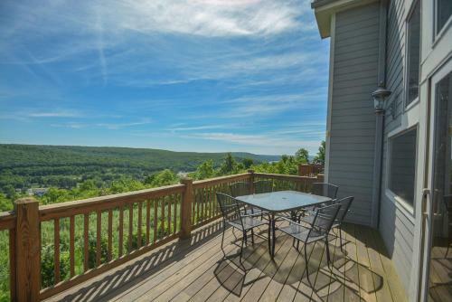 Overlook 1b Three-bedroom Townhome