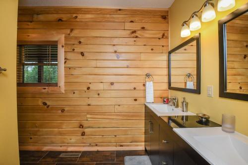 Sheba Snow Five-bedroom Holiday Home