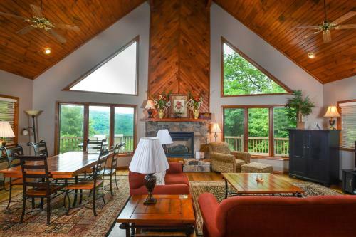 Tranquility Four-bedroom Holiday Home