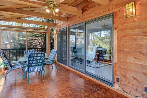 Haley's Lakeside Cottage