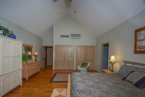 Life Is Good Five-bedroom Holiday Home