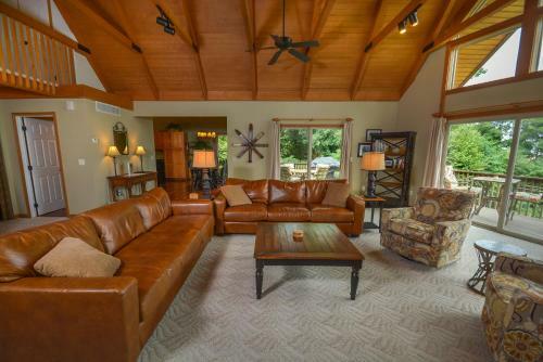 Mountain Merlot Five-bedroom Holiday Home