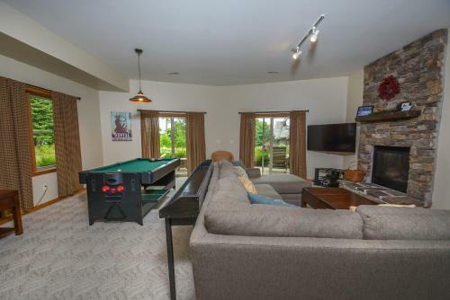 Mountain Merlot Five-bedroom Holiday Home