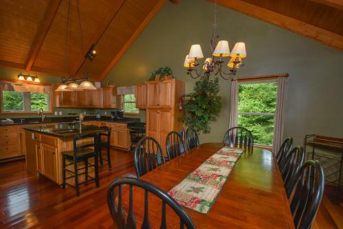 Mountain Merlot Five-bedroom Holiday Home