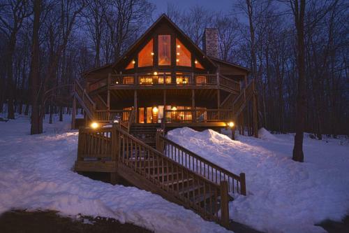 Hootenanny Five-bedroom Holiday Home