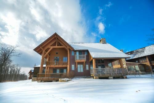 Kendall Camp Get-a-way Four-bedroom Townhome