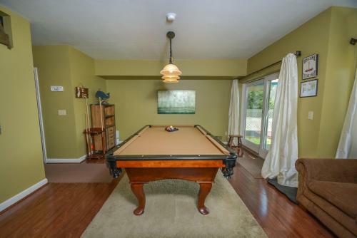 Creeks Edge Three-bedroom Holiday Home