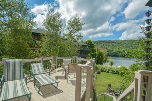 Lake Effect Five-bedroom Holiday Home