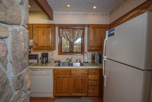 Ski Harbor Four-bedroom Holiday Home #38