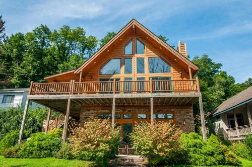 Lakeside Lodge Four-bedroom Holiday Home
