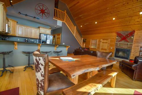 Marsh-mellow Manor Five-bedroom Holiday Home