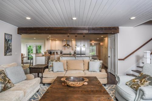 Lake Stone Manor Five-bedroom Holiday Home