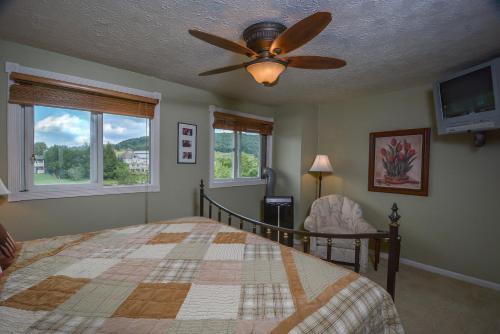 Ski Harbor Three-bedroom Holiday Home #02