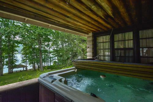 Simpson's Sanctuary Three-bedroom Holiday Home