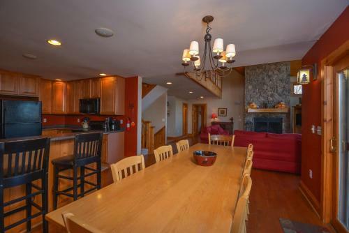Irvana Six-bedroom Holiday Home