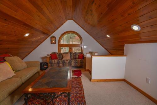 All Decked Out Four-bedroom Holiday Home