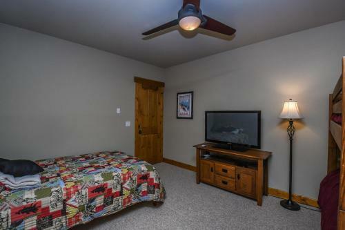 Glacier Paradise Five-bedroom Holiday Home