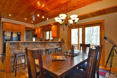 Donovan's Dacha Three-bedroom Cabin
