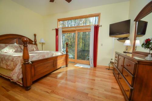 Wispering Woods Four-bedroom Holiday Home