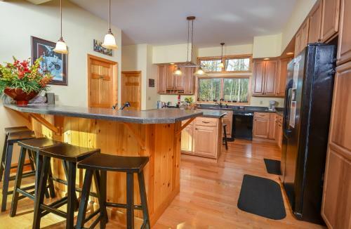 Wispering Woods Four-bedroom Holiday Home