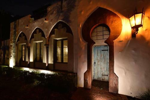 Historic Gated 6 Bdr Villa W/pool In Coconut Grove