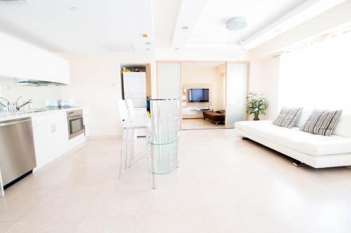 Carlyle Apartments On Ocean Drive