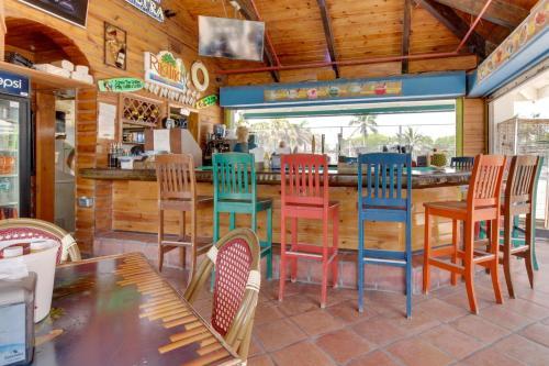 Castle Beach: Coral Condo
