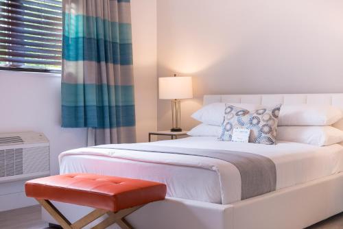 Waterside Hotel And Suites