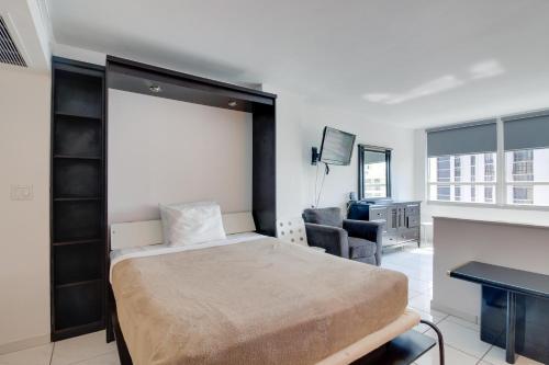 Castle Beach: Serenity Condo