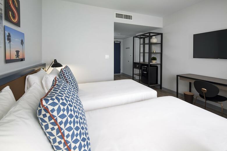 Hotel Generator Miami