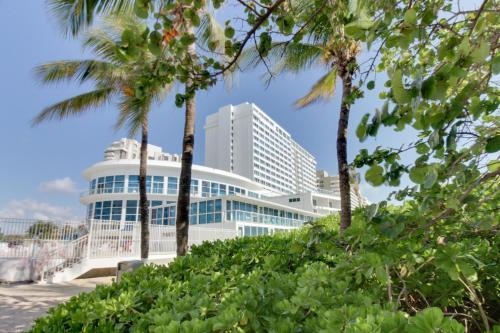 Castle Beach: Flamingo Condo