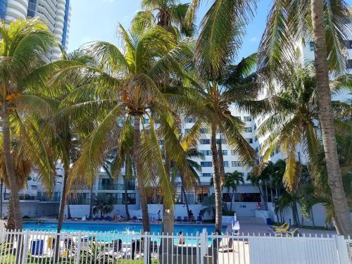 Miami Beach Suncoast Apartment I