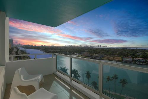 Ocean & Bayfront Apartment In Miami Beach