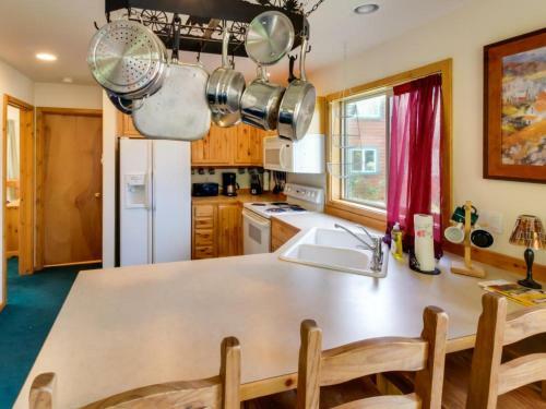 Cottage Court Condo