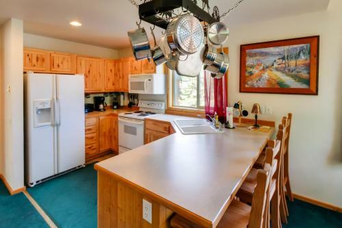 Cottage Court Condo