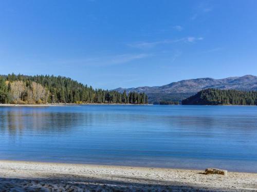 Awesome Payette Lake Cabin