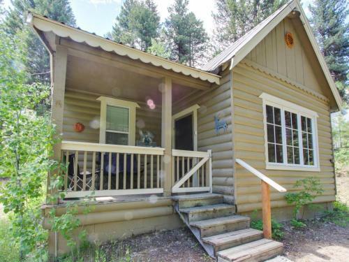 Deer Crossing Cabin