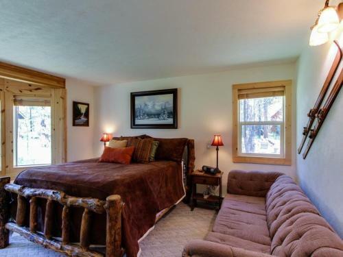 Strawberry Log Cabin Retreat