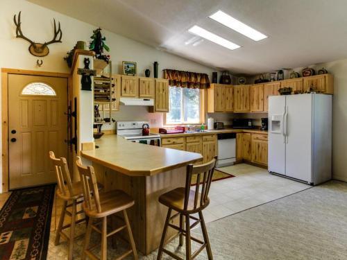 Strawberry Log Cabin Retreat