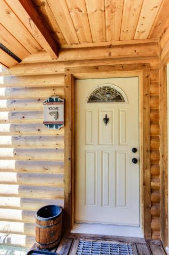 Strawberry Log Cabin Retreat