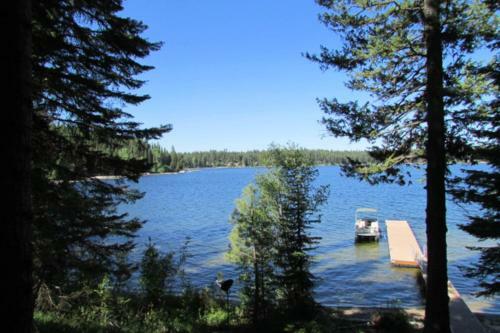 Beth's Lakeside Cabin