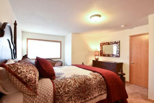 Casa Silverado 3 Bedroom Duplex - Clean & Spacious